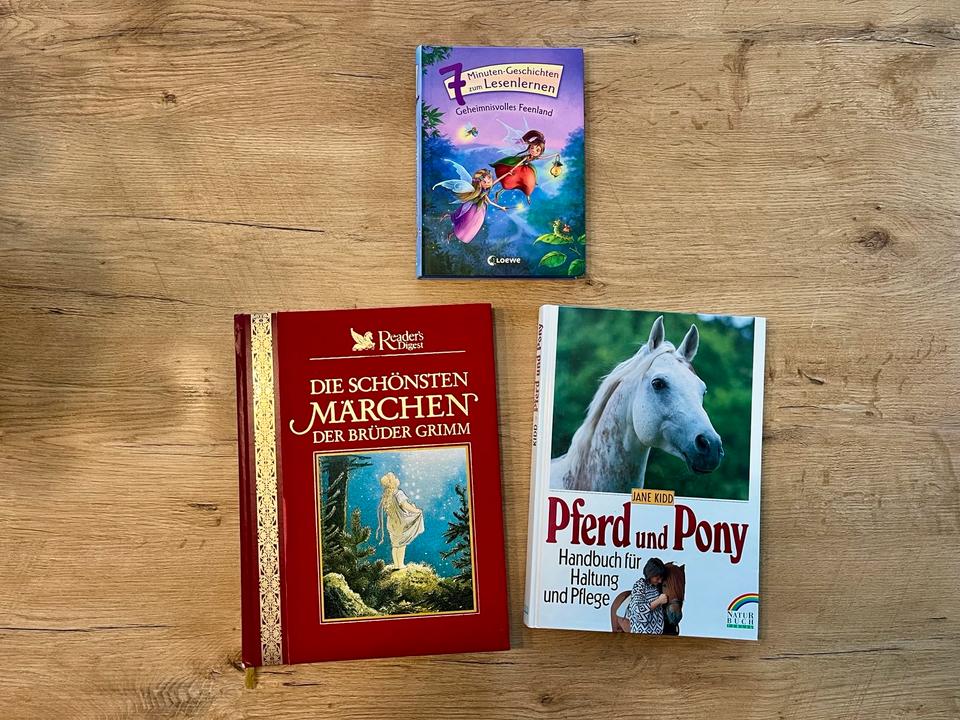 Kinderbücher Märchenbuch und Pferdebuch + Einschlafgeschichten in Leipzig