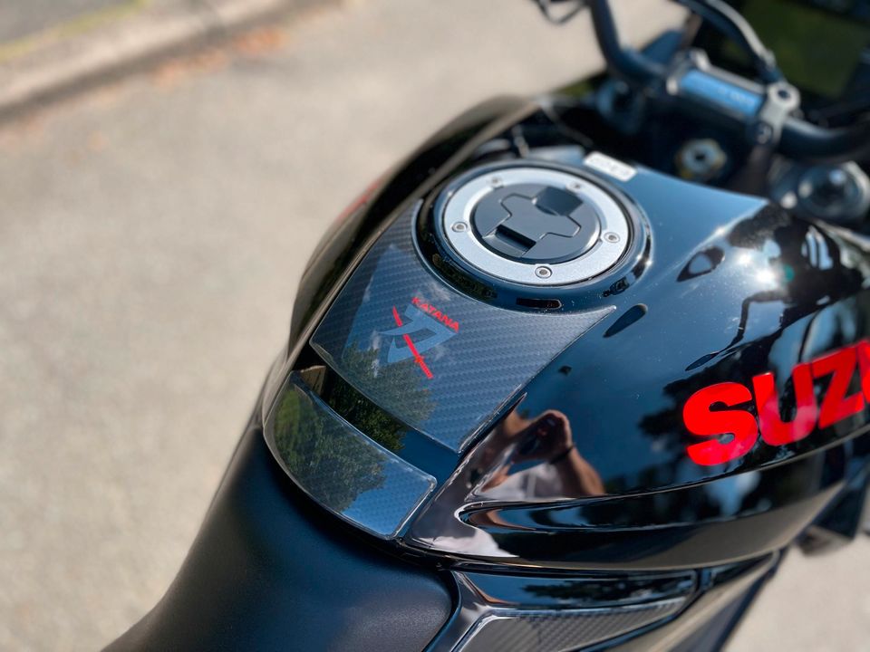 Suzuki GSX-S 1000 S Katana schwarz Zubehör erst 1.859 km wie neu! in Hamburg