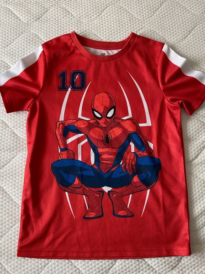 Spiderman Set Shirt und kurze Hose Gr.134 in Leipzig