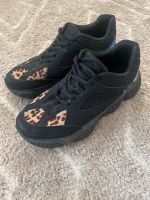 Schwarze Schuhe mit Leopardenmuster Hessen - Dreieich Vorschau