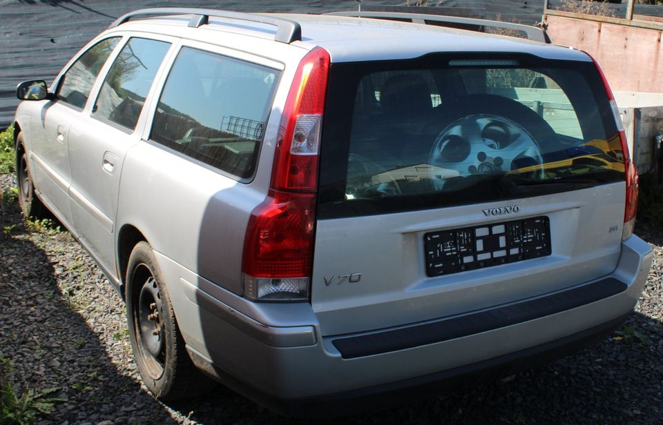 Volvo V70 2.4 Benzin TÜV 06/24 Klimaanlage in Gilserberg