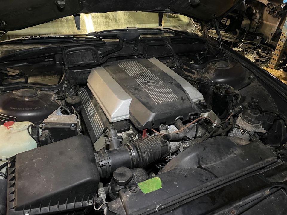 BMW E38 740i 740 V8 Motor M60B40 komplett Umbau E30 E36 E46 in Modautal