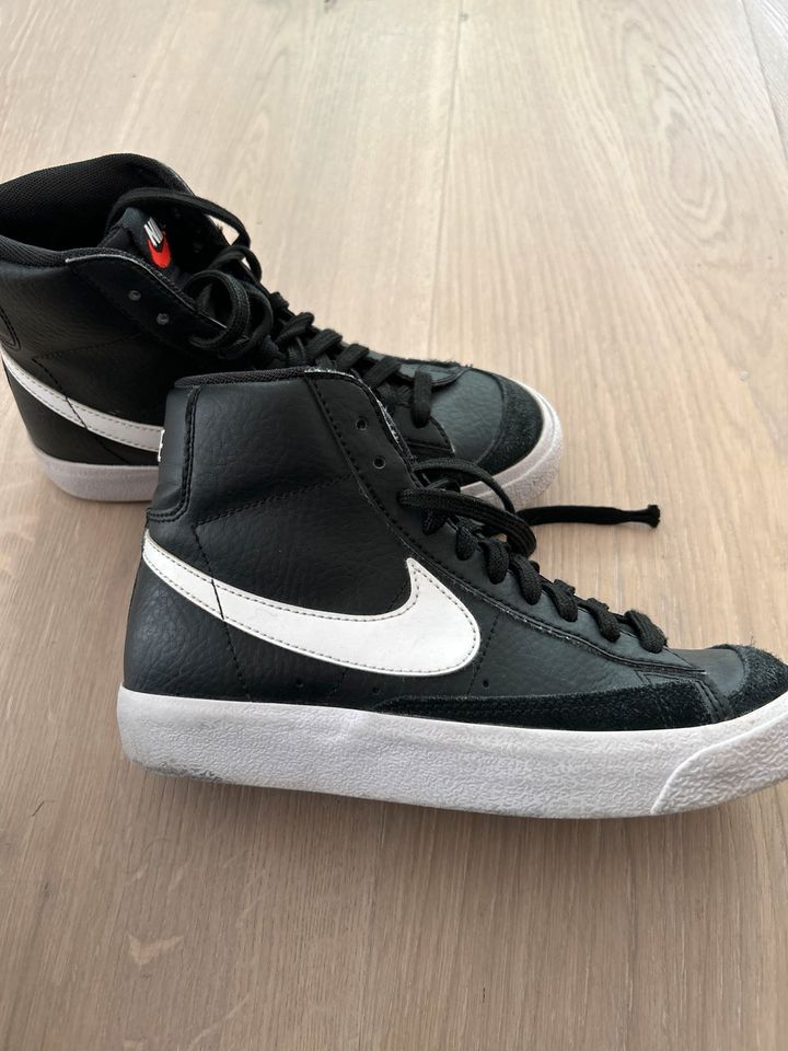 Nike Blazer Mid 77 Halbhohe Schuhe EU 35,5 in Pirmasens