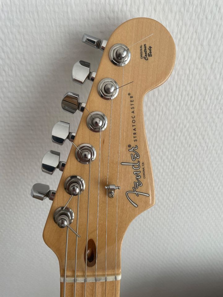Fender AM Pro Stratocaster in Düsseldorf