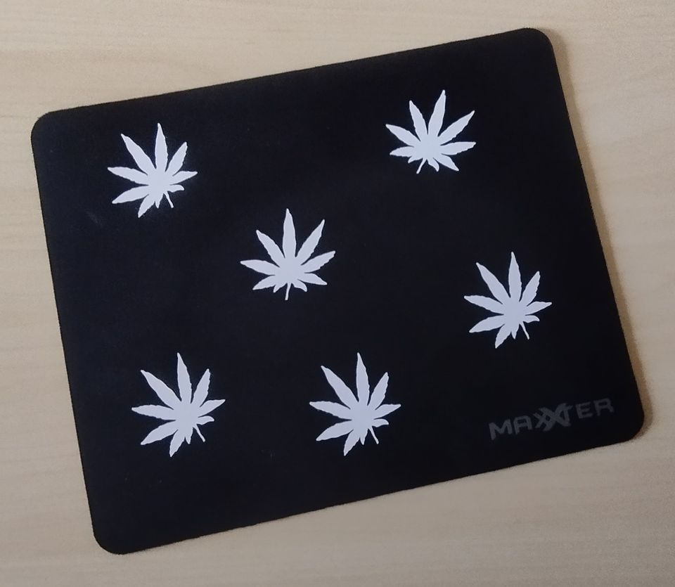 Beutel, Tasche u. Mousepad mit Cannabis- / Hanfmotiv - Setpreis ! in Worms