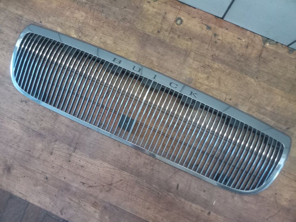 1991-1996 Buick Roadmaster Station Grill / Kühlergrill in Sonnewalde