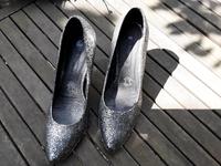 Bugatti High Heels Pumps Gr.40 silber schwarz Neu Niedersachsen - Osloß Vorschau