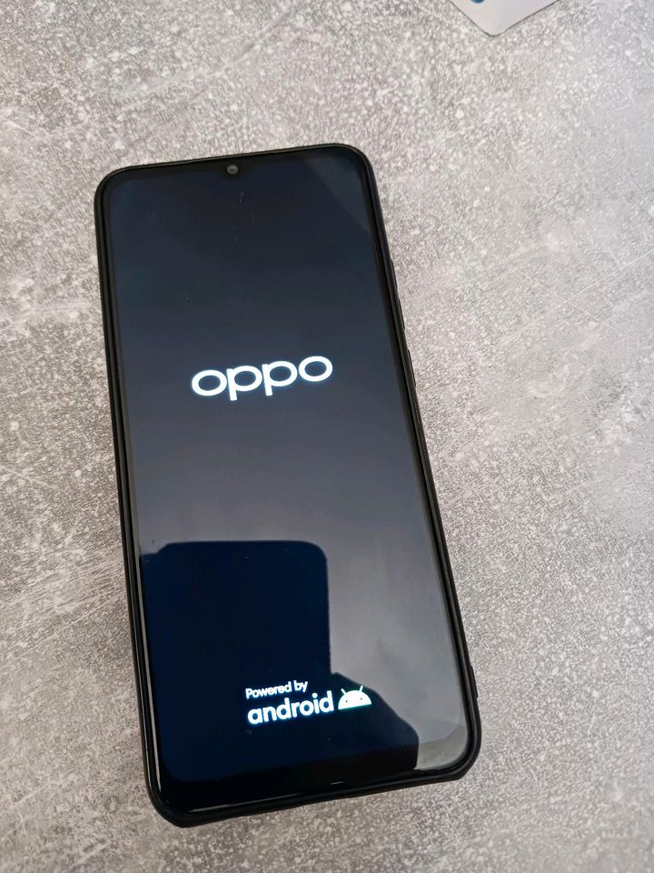 OPPO A15 mit Panzerglas in Solingen