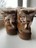 UGG Boots - Braun und mit Schleife Hamburg-Nord - Hamburg Dulsberg Vorschau