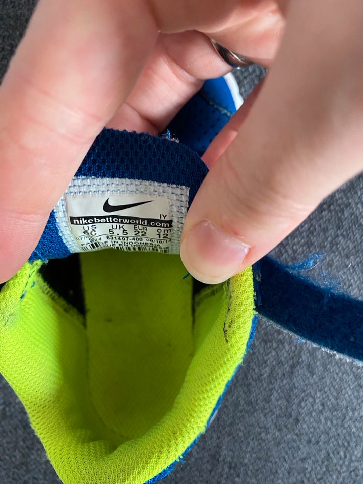 Schöne Nike Schuhe Gr. 21 in Friedberg (Hessen)