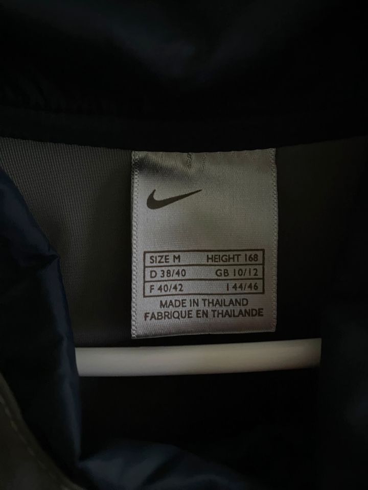 Nike Damen Jacke Gr.38 - wie Neu- inklusive Versand in Bielefeld