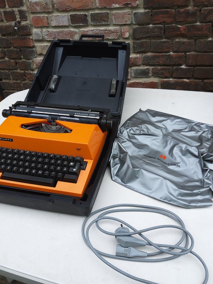 Schreibmaschine Triumph Gabriele 2000, orange in Nuthe-Urstromtal