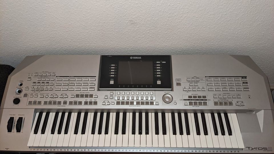 Yamaha Tyros 2 Keyboard, orig. Ständer, Boxen, Flightcase, Pedal in Neubrandenburg