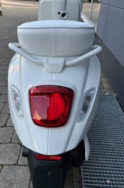 Vespa Sprint Justin Bieber X Vespa 50 in Esslingen