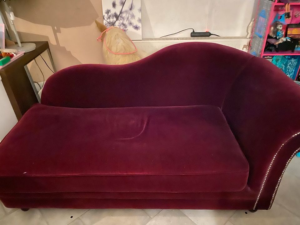Maison  de Monde Dunkel rote samt  Couch in Sünching
