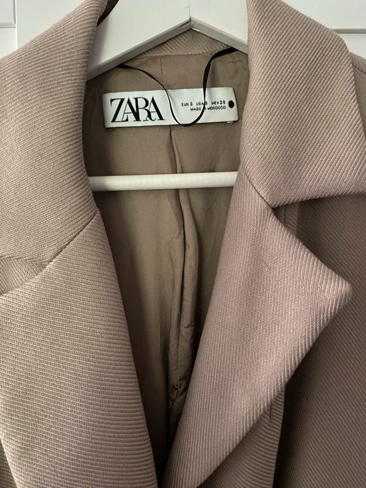 Zara Mantel mit Gürtel in München