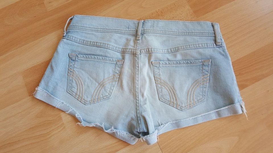 Hollister Hot Pants, kurze Jeans Gr. 24 MUST HAVE wie neu in Hamburg