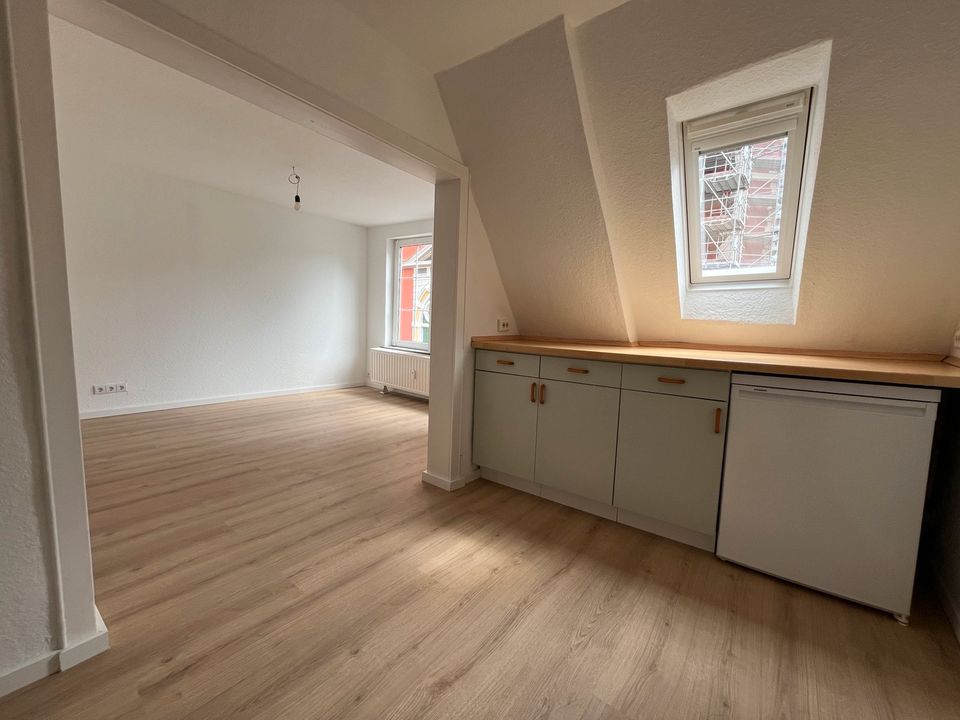 Erstbezug nach Renovierung: attraktive 2,5 Zimmer Wohnung im DG in Helmstedt