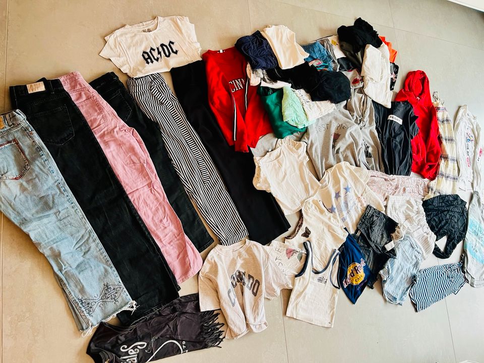 51 Teile Kleidungspaket für Frauen und Mädchen in Größe S in Oer-Erkenschwick
