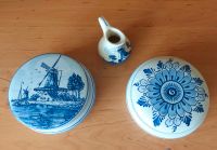 Delft Konvolut, 2 Deckeldosen, 1 kleine Vase, handbemalt Baden-Württemberg - Schliengen Vorschau