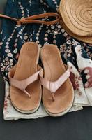UGG Australia Flip Flops rose Leder nude Gr41 NP 100€ Bayern - Mühldorf a.Inn Vorschau