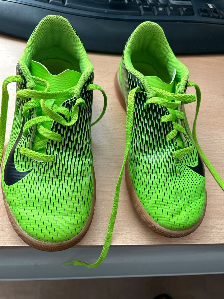 Grüne Nike Turnschuhe Schuhe 36 in Bretten