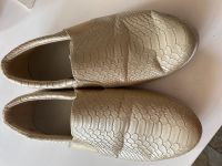 Coole Schuhe trendy Slippers sanftes Gold Schlangenoptik Gr.39 Baden-Württemberg - Neuried Vorschau