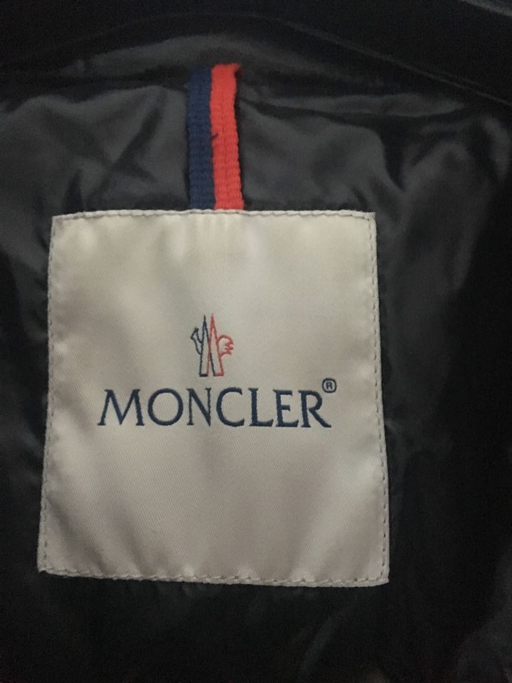 Wunderschöne Weste Moncler mit Echtpelz Gr 40 in München