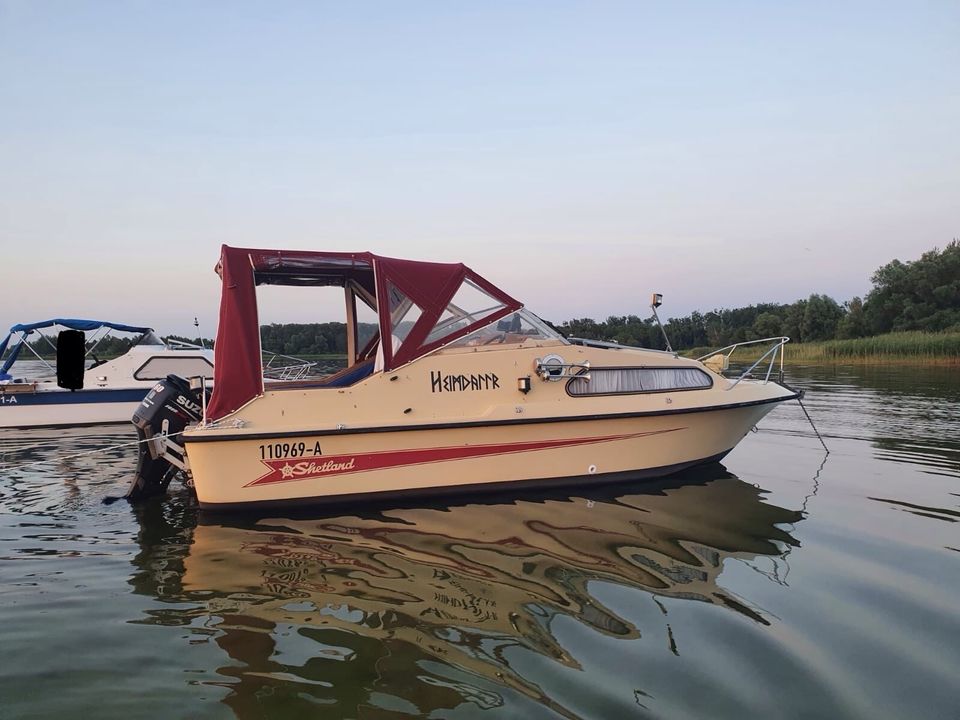 Schönes Wanderboot komplett + Trailer in Malchow