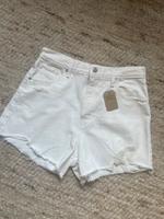 Levi‘s High Waisted Mom Shorts in 29/weiß Bayern - Regensburg Vorschau