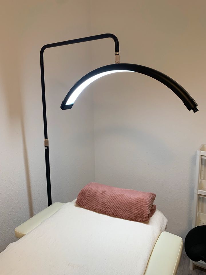 Ringleuchte/ Kosmetiklampe von Smart Lashes in Kassel