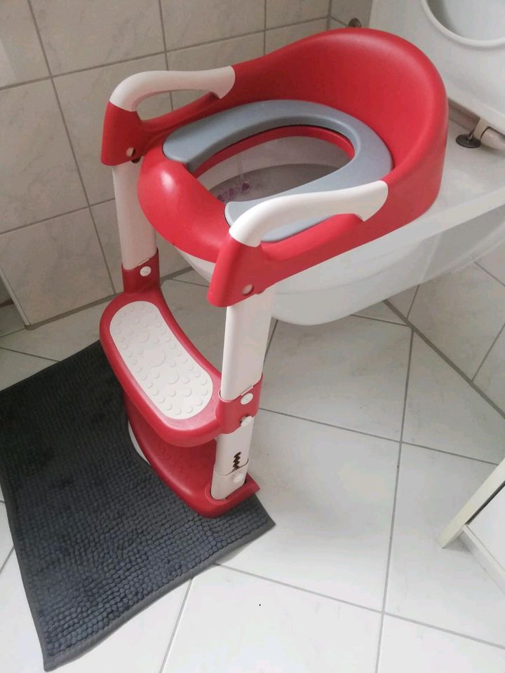 Toilettensitz Kinder mit Treppe Armlehnen Weichem Kissen. in Geretsried