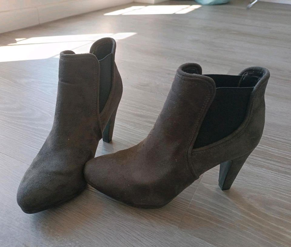 Pumps Absatzschuhe High Heels Größe 39 in Berlin