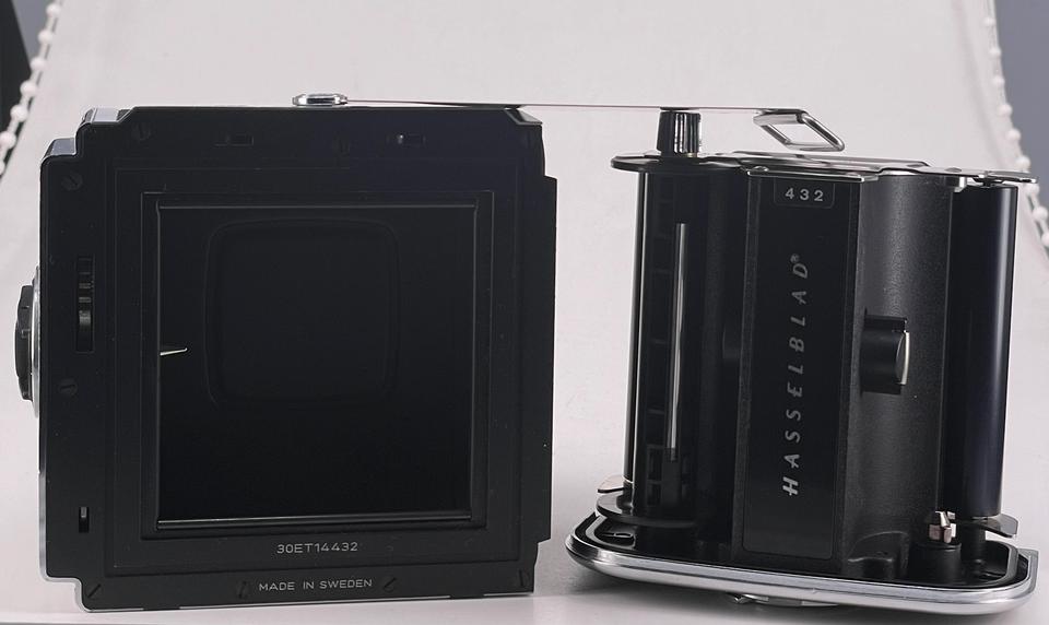 Hasselblad 503 CXi Zeiss 80 mm 2,8 T 3 Magazine und Zubehö in Fürth