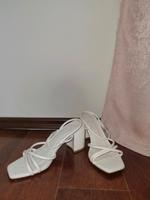 Damen Pumps/Sandalen weiß mit Absatz Hessen - Haina Vorschau