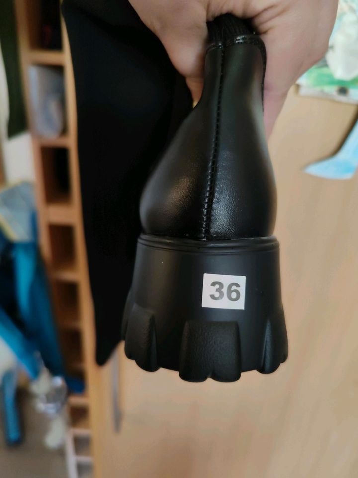 Neue Stiefel in Upgant-Schott
