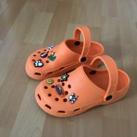 Kinder Clogs mit 8 Cartoonsticks siehe Bilder, Gr. 34 Sachsen-Anhalt - Reddeber Vorschau