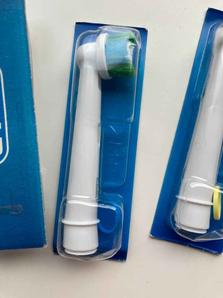 Zahnbürstenaufsätze elektrisch Oral B 4 Stück NEU OVP in Schönberg