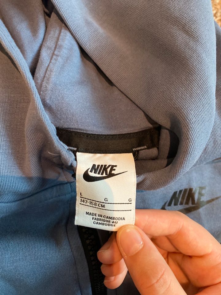 Nike tech fleece. Größe 147-158 in Oldenburg