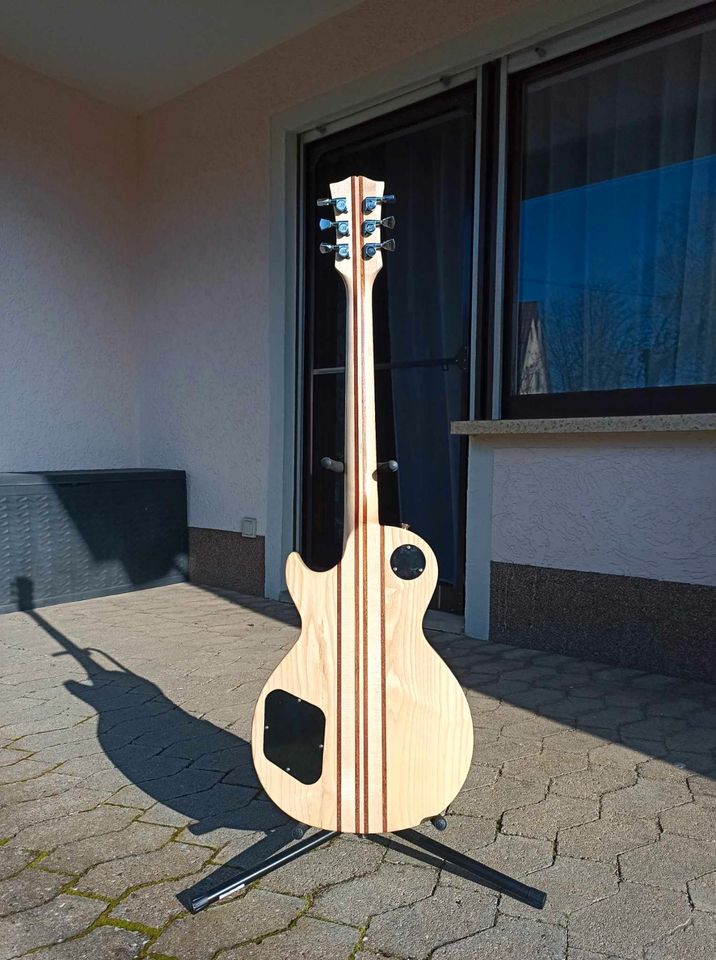 Custom E-gitarre mit EMG 81/85 Tonabnehmern in Schönbrunn