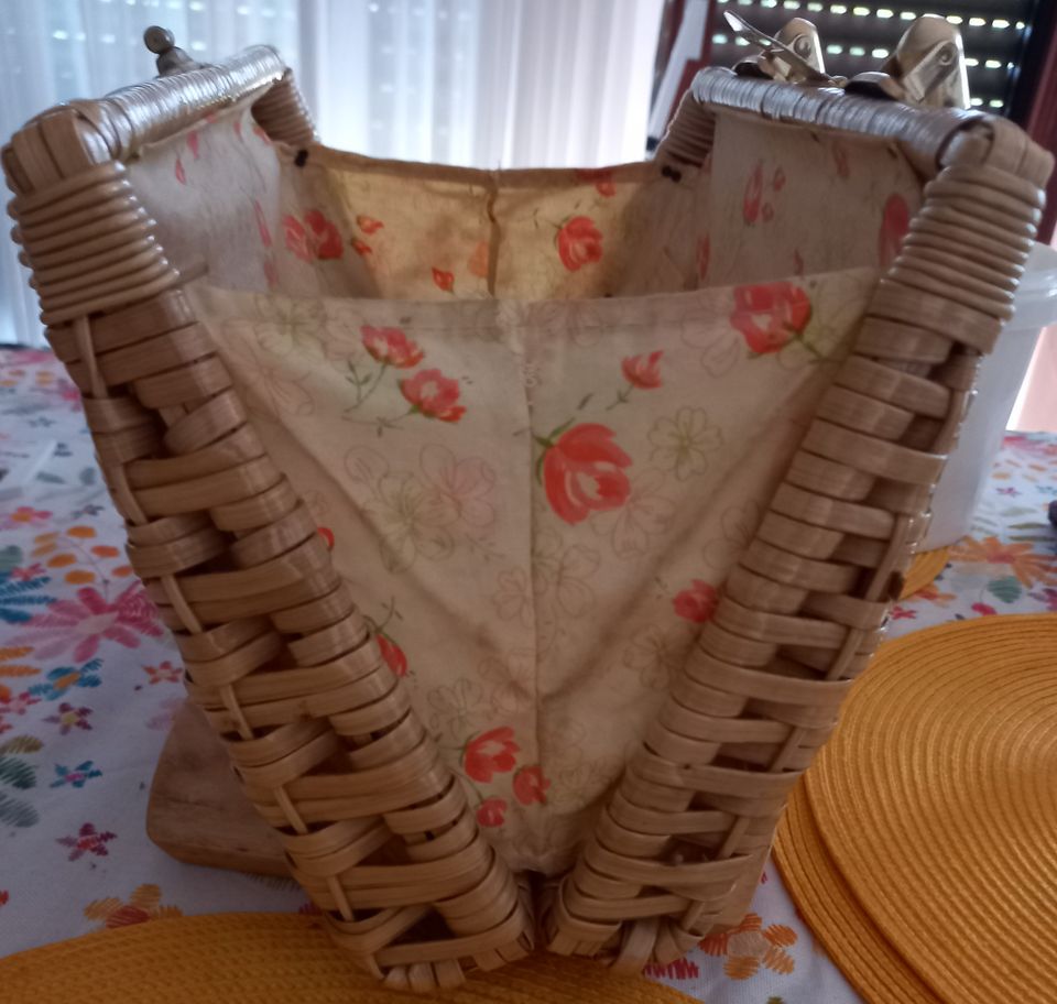 Vintage Korbhandtasche aus den 1960er Jahren Made in Hong Kong in Korntal-Münchingen
