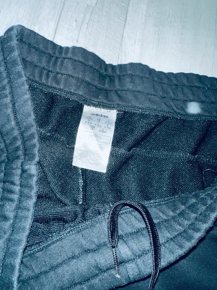 Adidas Freizeithose Jogginghose gr.46/48 Sporthose top Hose in Treuchtlingen