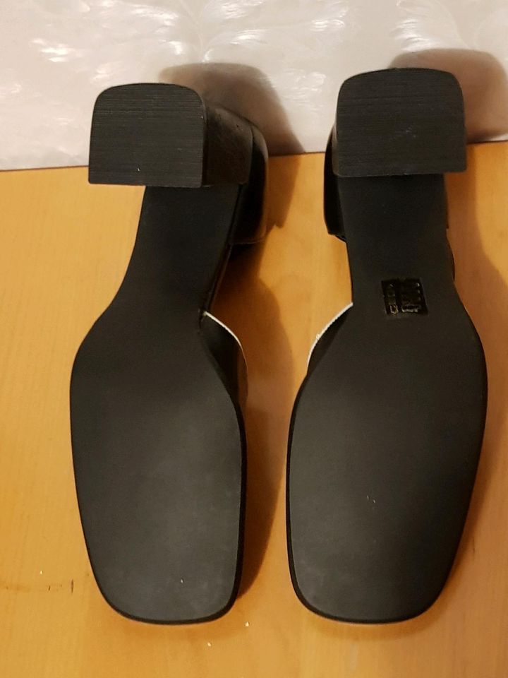 Damen Schuhe 40 Größe. Tamaris. Schwarz. in Troisdorf