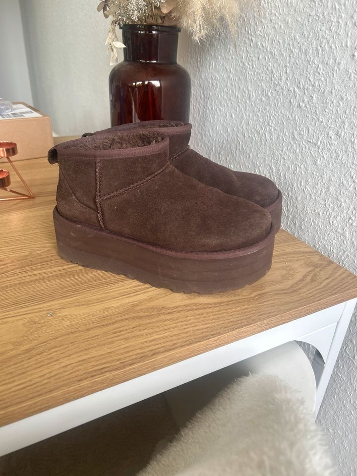 Ugg Boots Plateau braun in Dortmund