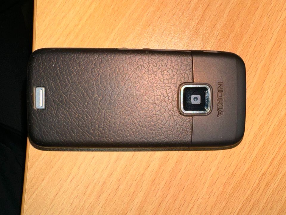 Handy Nokia E65 in Stein