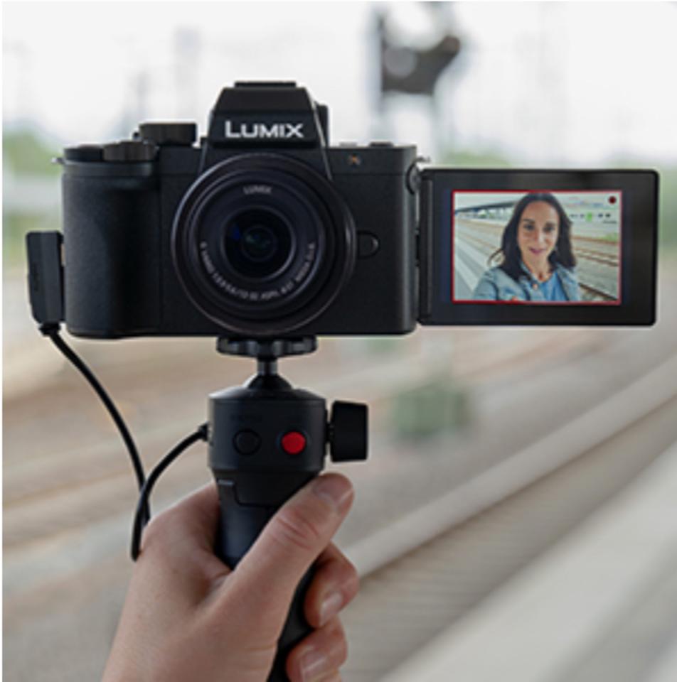 Panasonic Lumix DC-G110 VEG -K mit Stativ, wie neu, unbenutzt in München