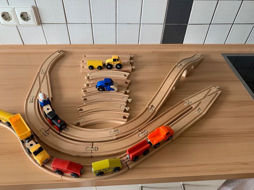 Holzeisenbahn Spielzeug Fahrzeuge Straße in Baden-Württemberg - Schönaich |  Holzspielzeug günstig kaufen, gebraucht oder neu | eBay Kleinanzeigen ist  jetzt Kleinanzeigen