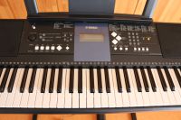 Yamaha PSR E333 Keyboard mit Sustain-Pedal und K & M -Tisch Baden-Württemberg - Freudental Vorschau