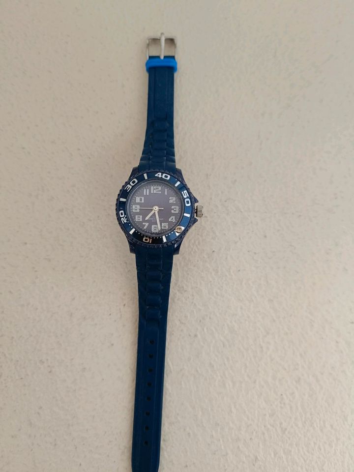 Silikon Uhr unisex in dunkelblau in Bedburg-Hau