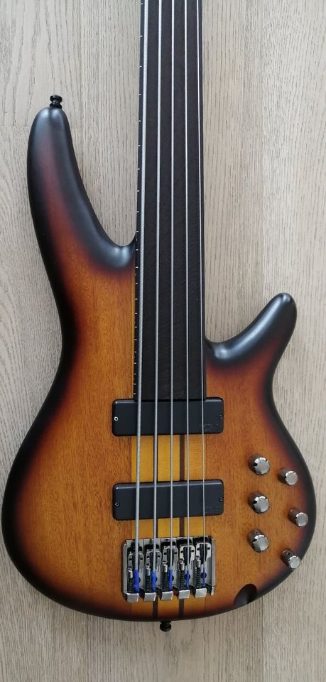 Ibanez SRF705-BBF Bass 5-Saiter fretless in Hamburg